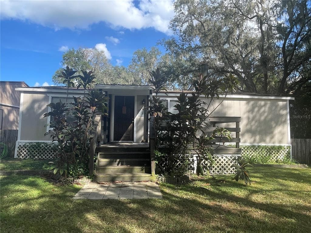 8824 OVERLOOK DR WESLEY CHAPEL, FL 33545