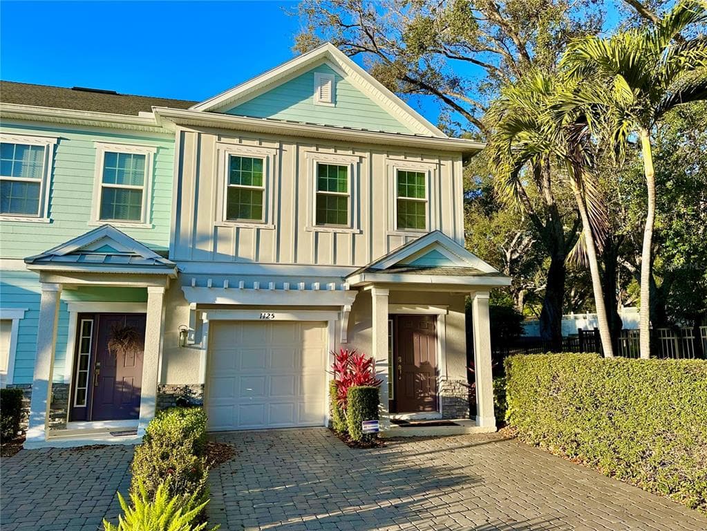 1125 CORAL LANE