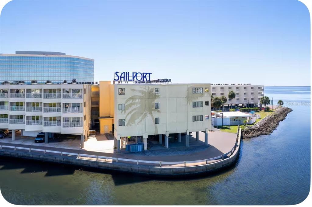 2506 N ROCKY POINT DRIVE UNIT 209