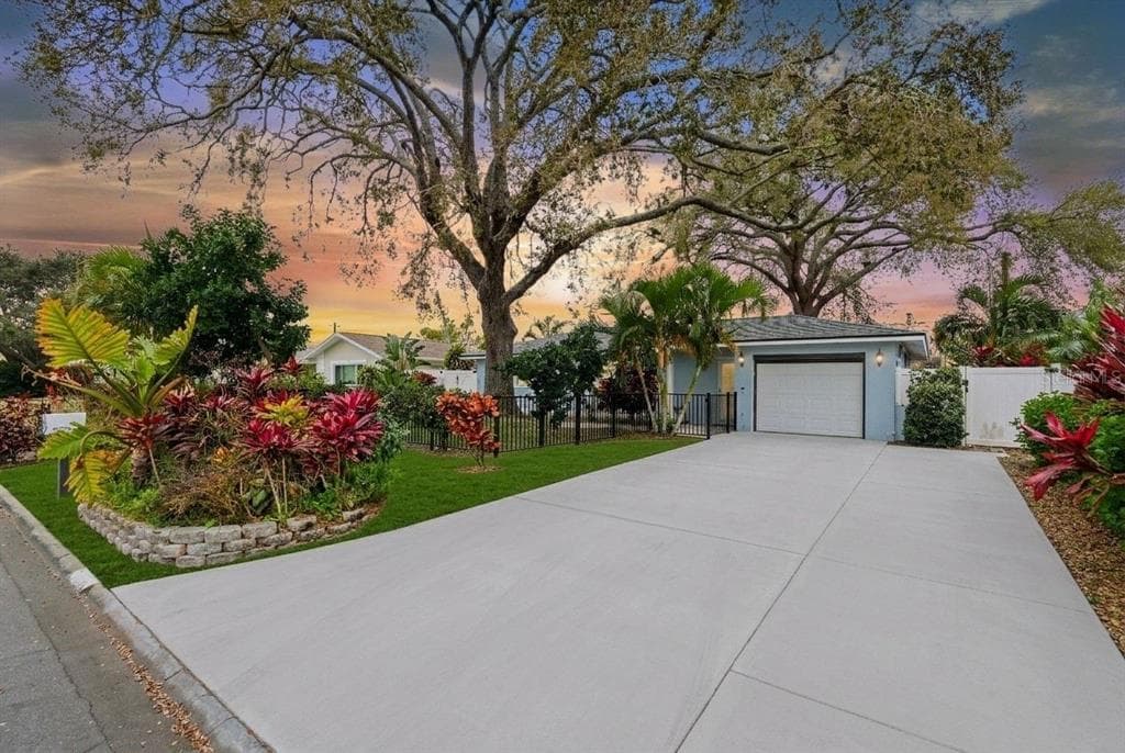 8958 110TH STREET SEMINOLE, FL 33772