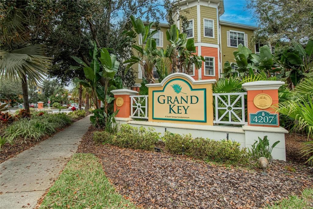 4207 S DALE MABRY HIGHWAY UNIT 6413 TAMPA, FL 33611