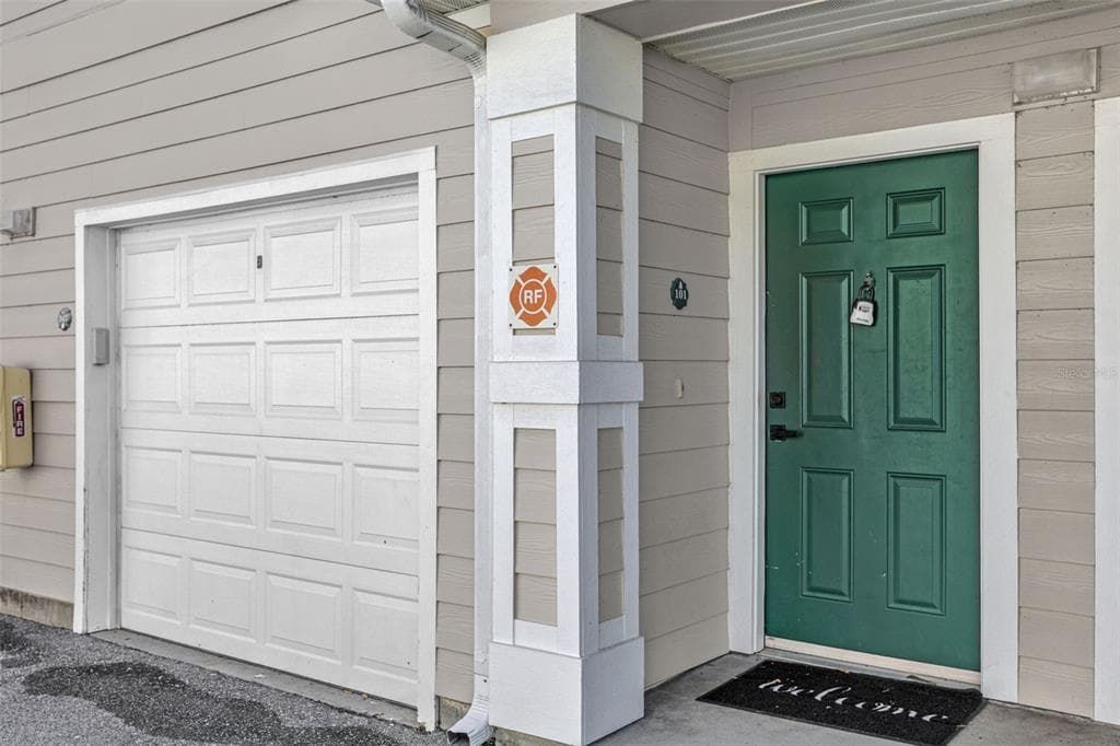 233 SOUTHERN PECAN CIRCLE UNIT 101 WINTER GARDEN, FL 34787