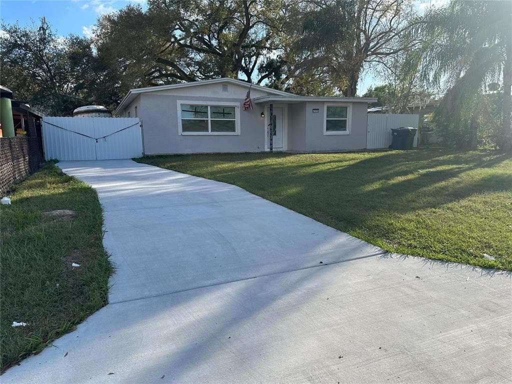 4305 E HENRY AVENUE TAMPA, FL 33610