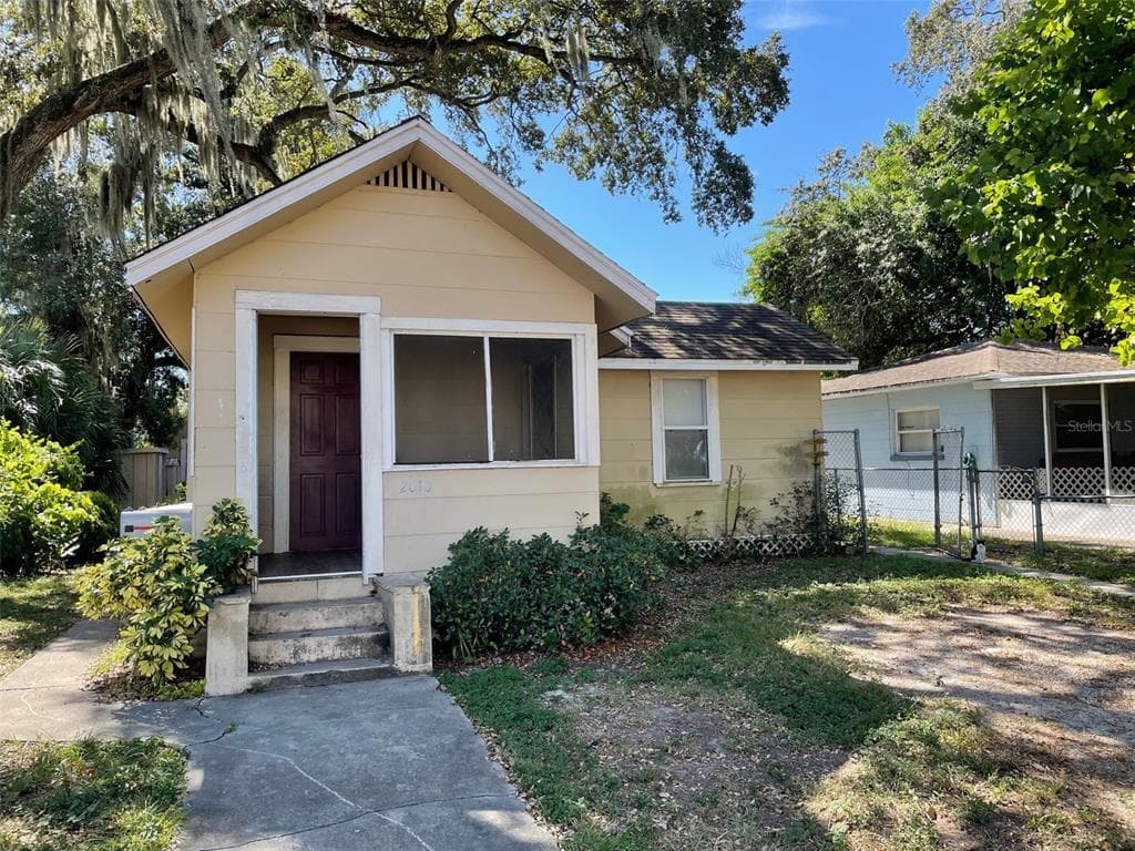 2010 28TH AVENUE N ST PETERSBURG, FL 33713