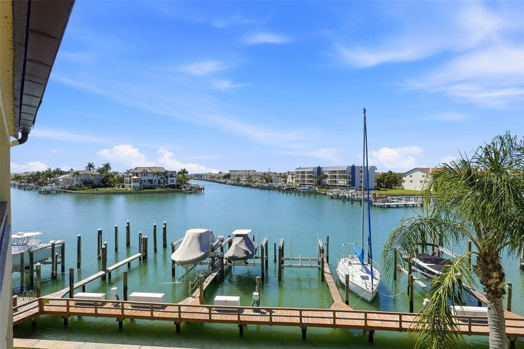 128 1ST STREET E. UNIT 102 TIERRA VERDE, FL 33715