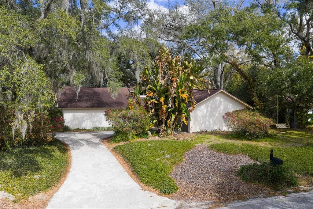 2506 BORDEAUX WAY LUTZ, FL 33559