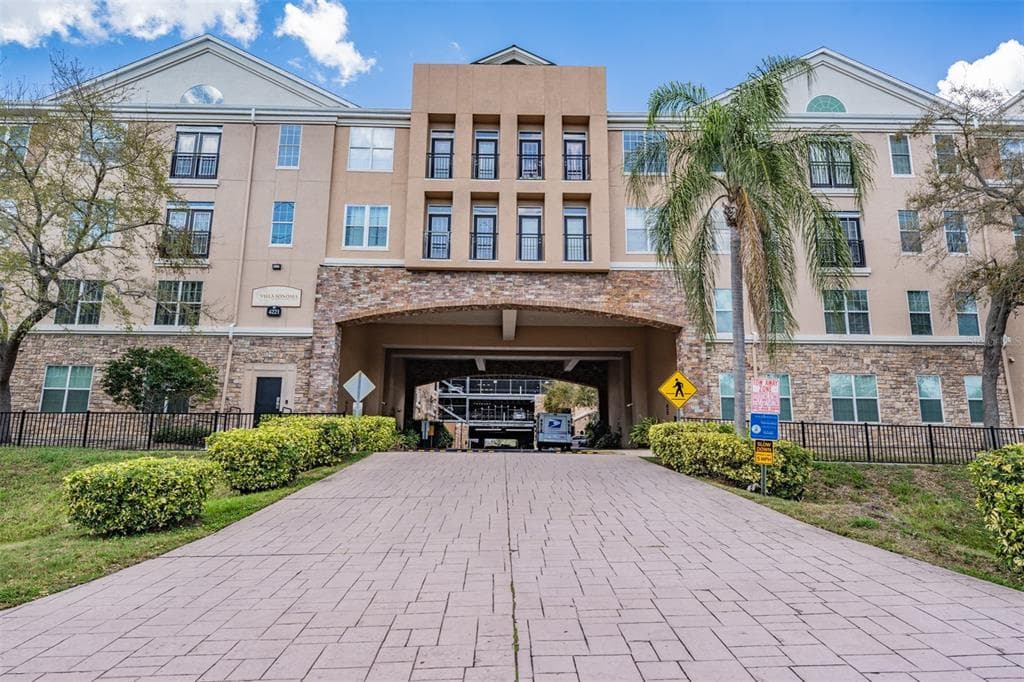 4221 W SPRUCE STREET UNIT 1302 TAMPA, FL 33607
