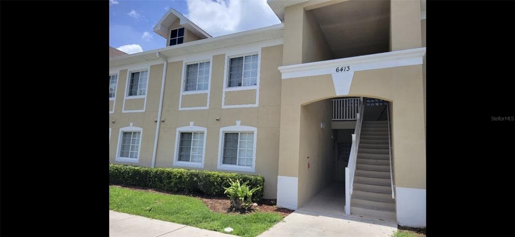 6413 HOLLYDALE PLACE UNIT 101 RIVERVIEW, FL 33578