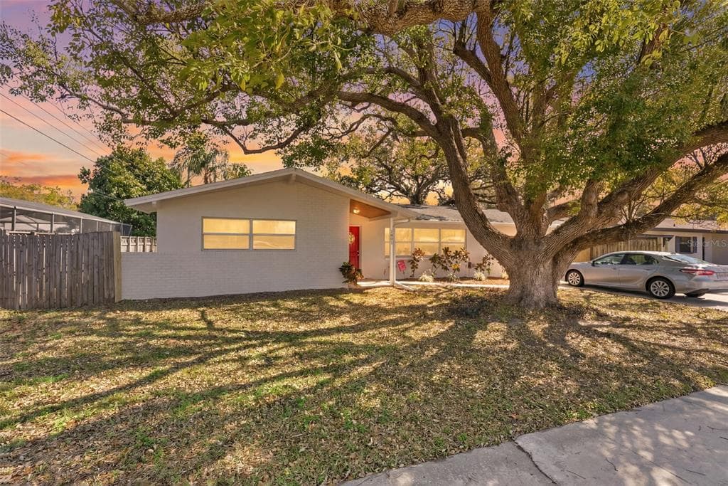 1801 S LAKE AVENUE CLEARWATER, FL 33756