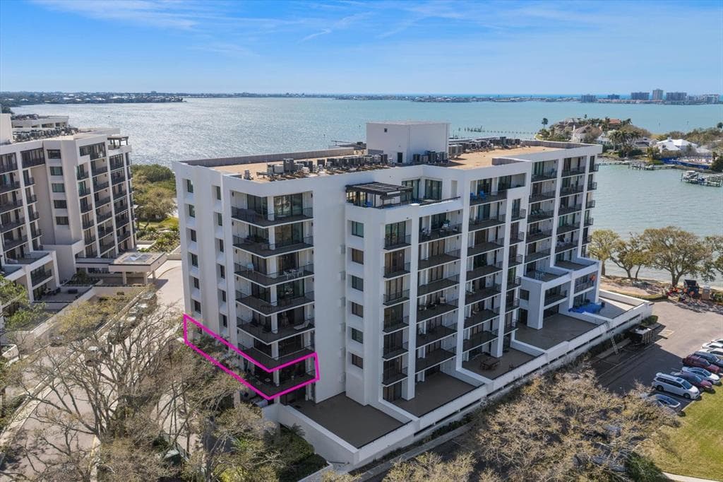 8 BELLEVIEW BOULEVARD UNIT 203 BELLEAIR, FL 33756