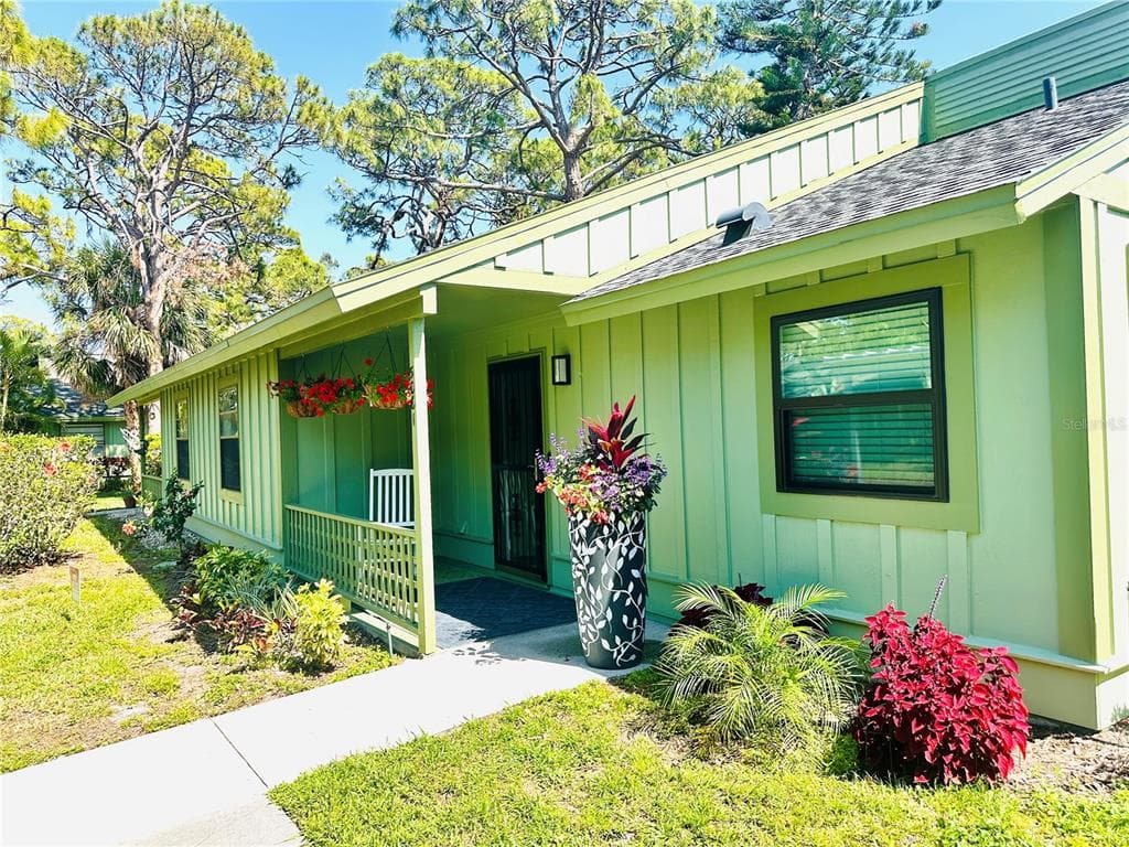 5061 BARRINGTON CIRCLE UNIT 1302 SARASOTA, FL 34234