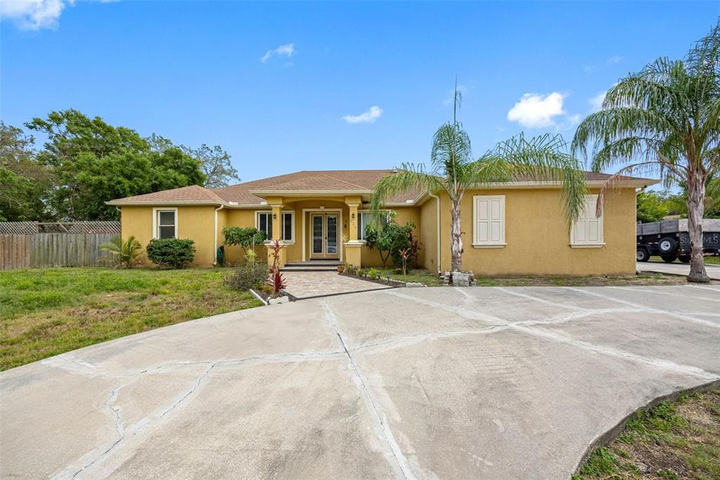 534 BERKLEY AVENUE TARPON SPRINGS, FL 34689