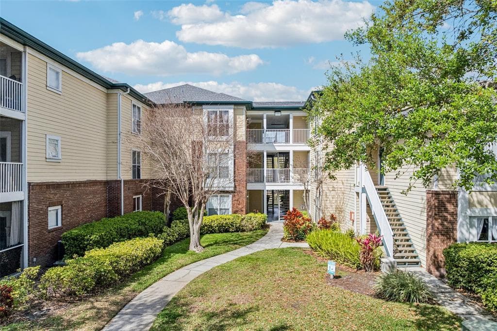 4211 CHATHAM OAK COURT UNIT 123 TAMPA, FL 33624