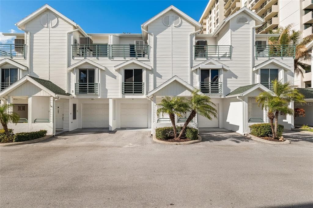 320 ISLAND WAY UNIT 103 CLEARWATER, FL 33767