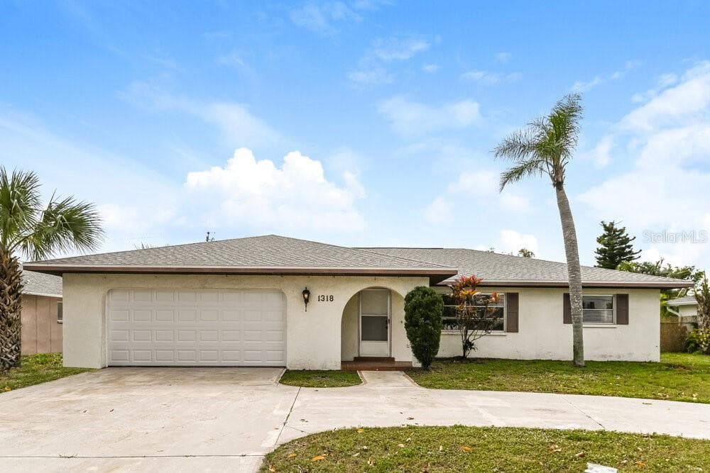 1318 EVEREST PARKWAY CAPE CORAL, FL 33904