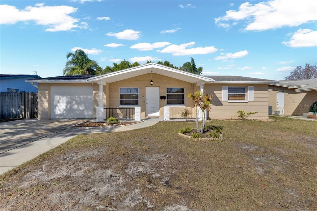 1025 DEAL LANE HOLIDAY, FL 34691