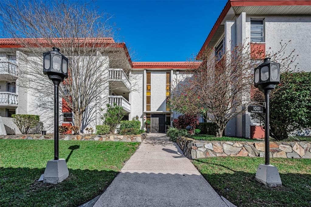 1001 PEARCE DRIVE UNIT 205 CLEARWATER, FL 33764