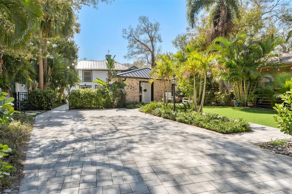 222 11TH AVENUE N ST PETERSBURG, FL 33701