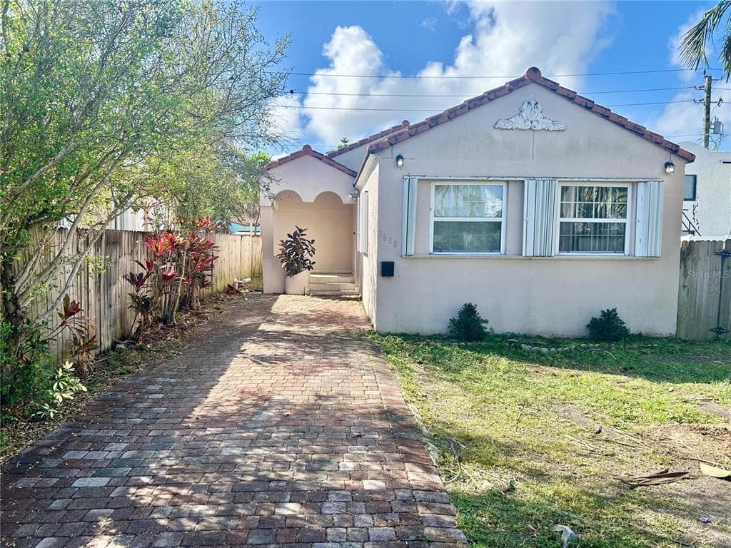 1630 VAN BUREN STREET HOLLYWOOD, FL 33020