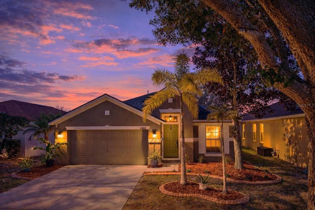 6808 CAMBRIDGE PARK DRIVE APOLLO BEACH, FL 33572