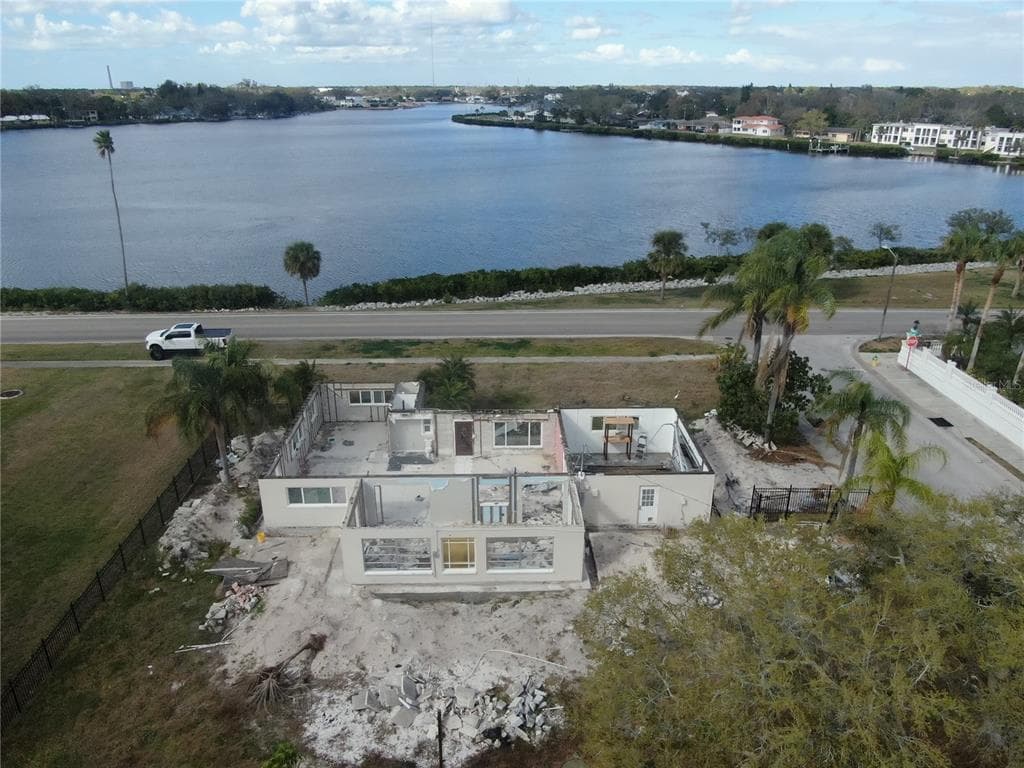 803 WHITCOMB BOULEVARD TARPON SPRINGS, FL 34689