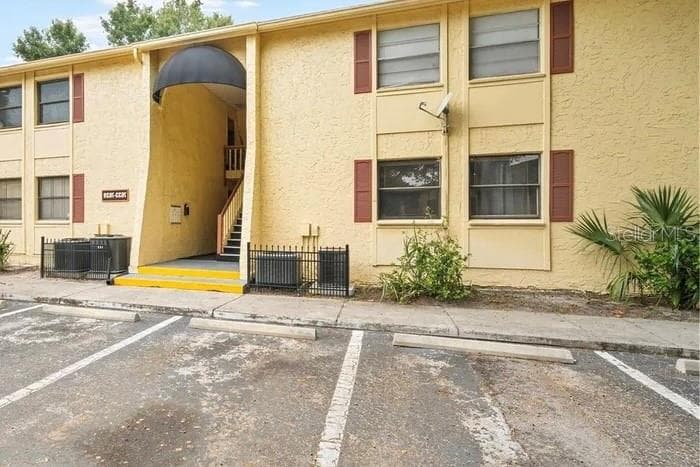 7627 DOLONITA DRIVE UNIT 7627 TAMPA, FL 33615