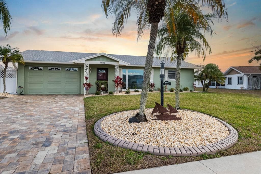 1728 COCO PALM CIRCLE SUN CITY CENTER, FL 33573
