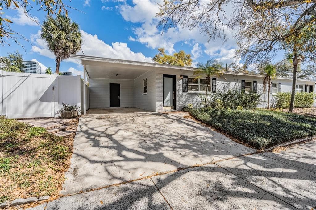 3219 W OBISPO STREET UNIT B TAMPA, FL 33629