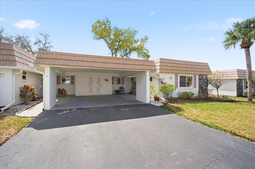 2320 AQUABLUFF PLACE UNIT V274 SARASOTA, FL 34231
