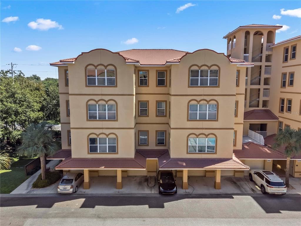 642 WELLS COURT UNIT 402