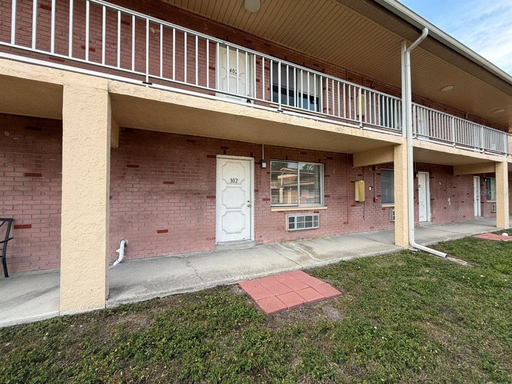3301 58TH AVENUE S UNIT 302 ST PETERSBURG, FL 33712