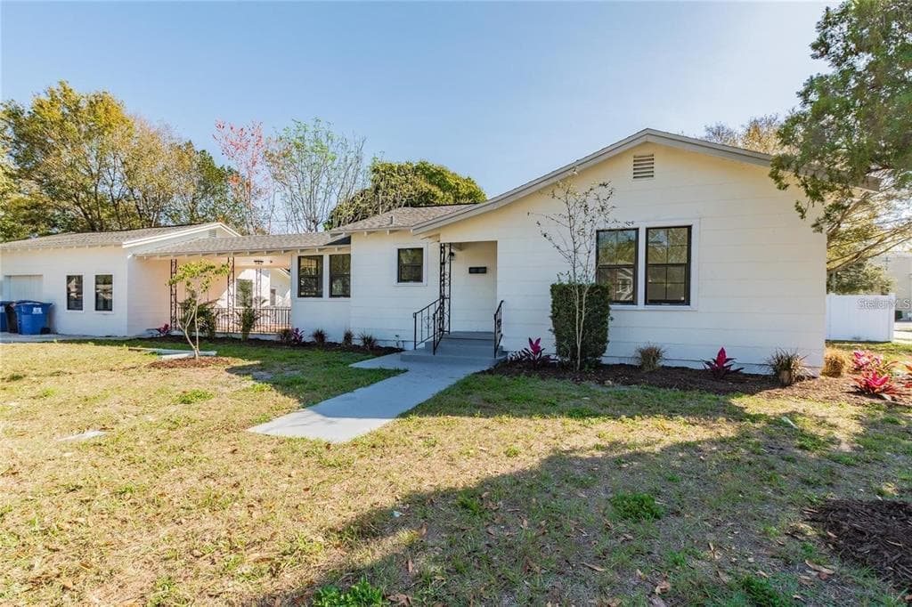 1221 30TH AVENUE N ST PETERSBURG, FL 33703