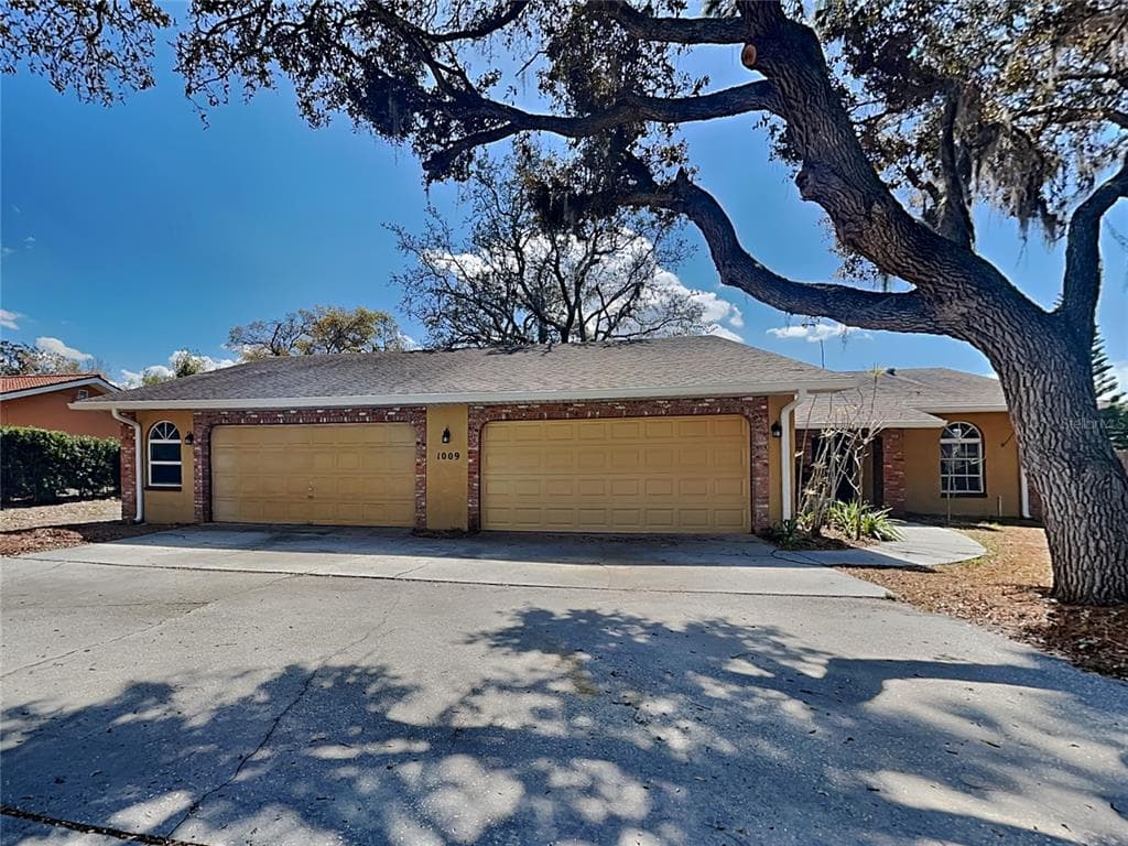1009 JAMAICA WAY TARPON SPRINGS, FL 34689
