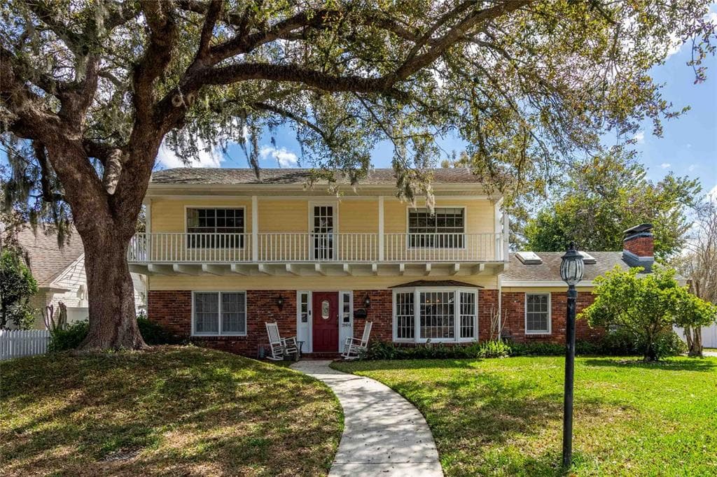 2804 LINTHICUM PLACE TAMPA, FL 33618
