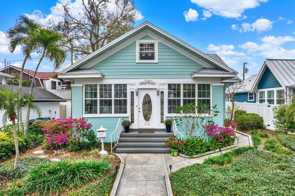 210 15TH AVENUE N ST PETERSBURG, FL 33704