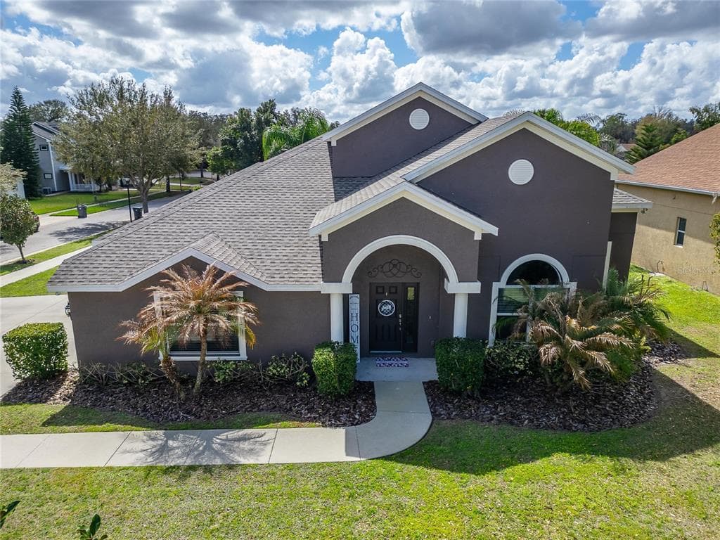 627 LIMONA WOODS DRIVE BRANDON, FL 33510
