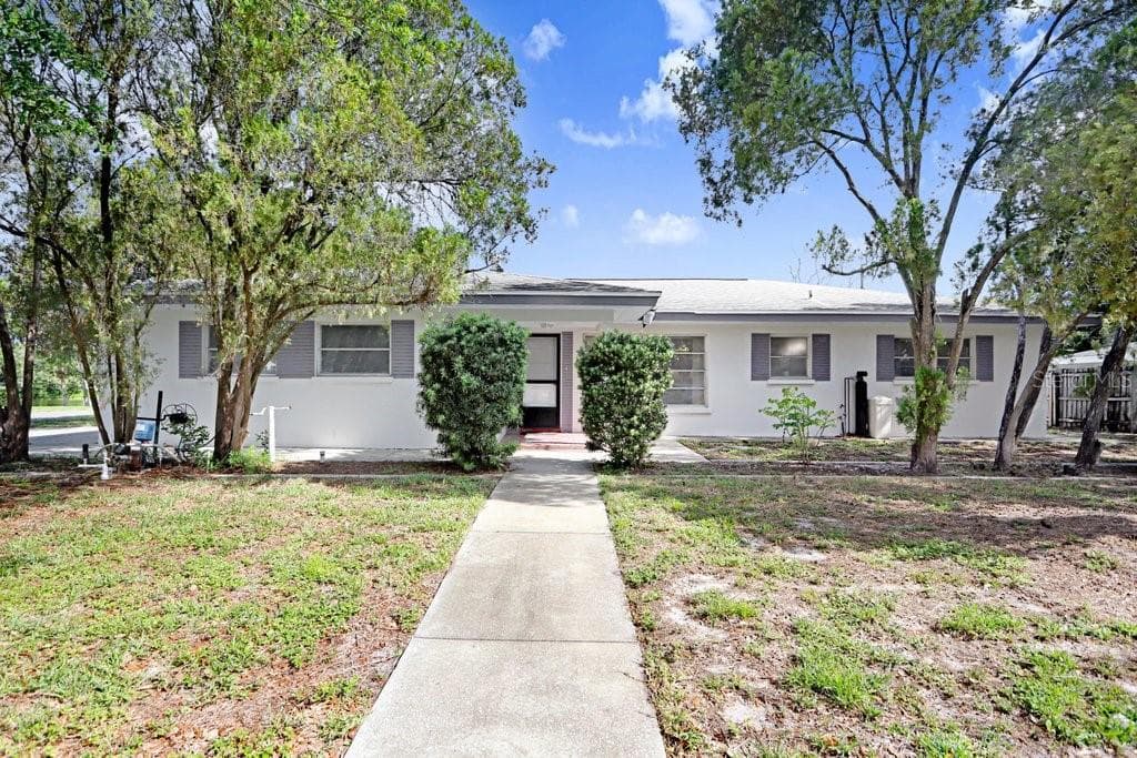 1600 PINEWOOD DRIVE CLEARWATER, FL 33756