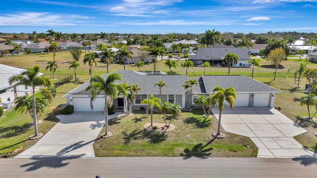 7518 CARAMBOLA PUNTA GORDA, FL 33955