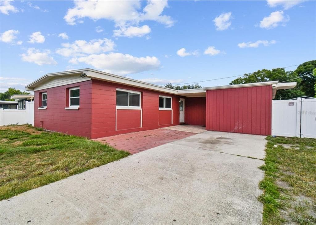 7704 PATRICIAN PLACE TAMPA, FL 33619