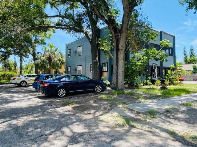 1960 4TH AVENUE N ST PETERSBURG, FL 33713