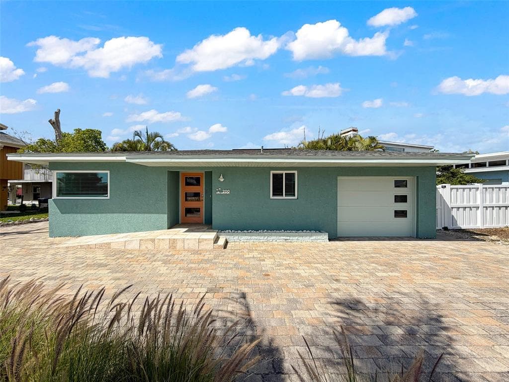 200 176TH TERRACE DRIVE E REDINGTON SHORES, FL 33708