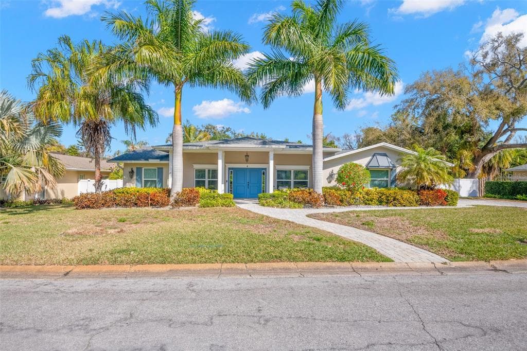 8 AMBLESIDE DRIVE BELLEAIR, FL 33756