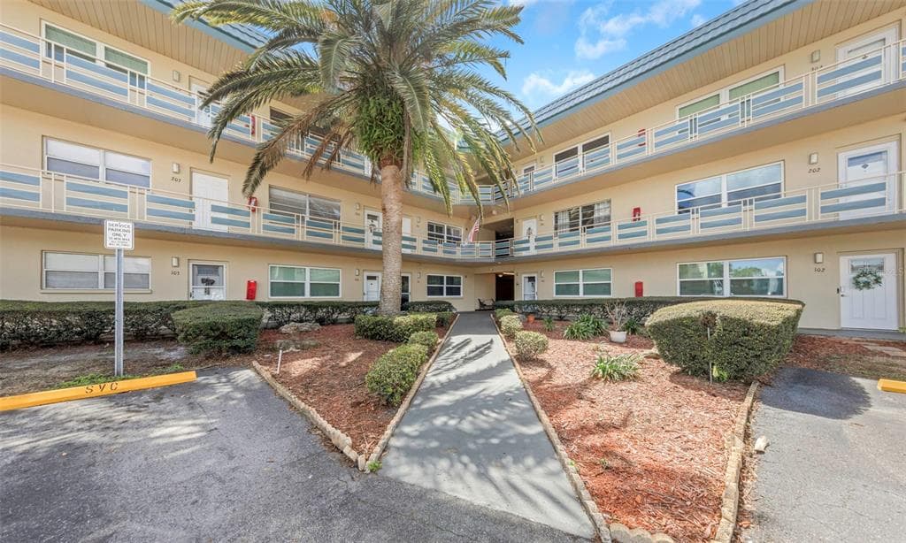 5750 80TH STREET N UNIT B-206 ST PETERSBURG, FL 33709
