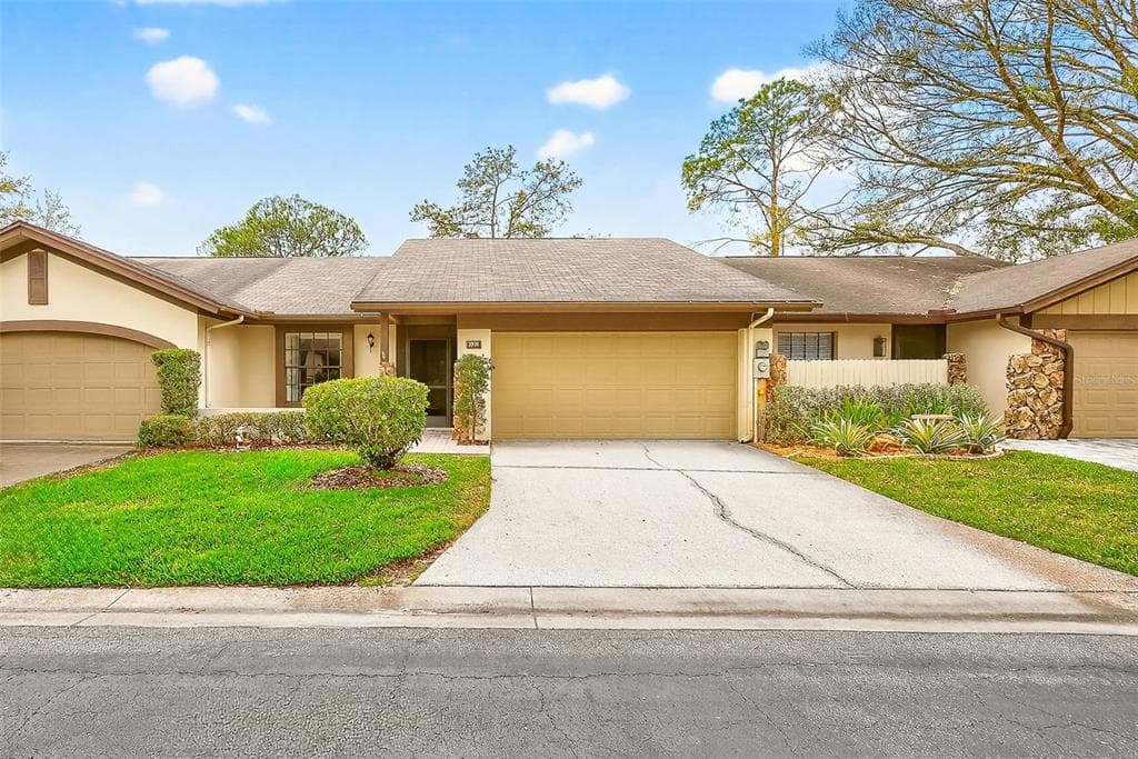 3934 SHORESIDE CIRCLE TAMPA, FL 33624
