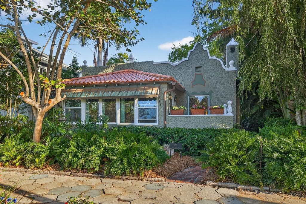 745 16TH AVENUE NE ST PETERSBURG, FL 33704