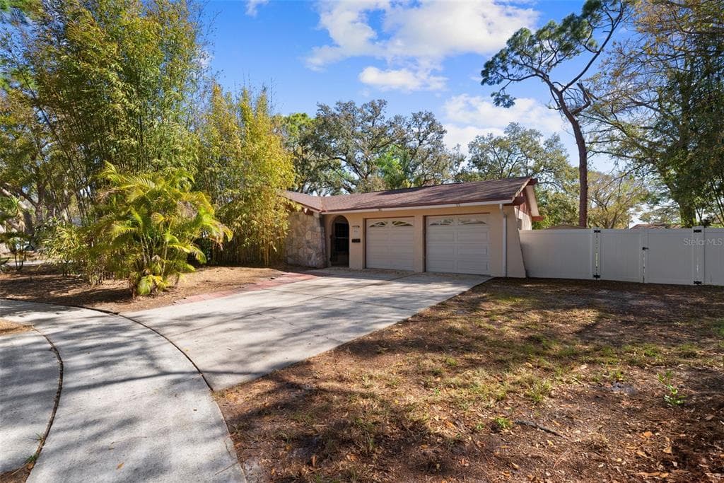 6701 LARIMER DRIVE TAMPA, FL 33615