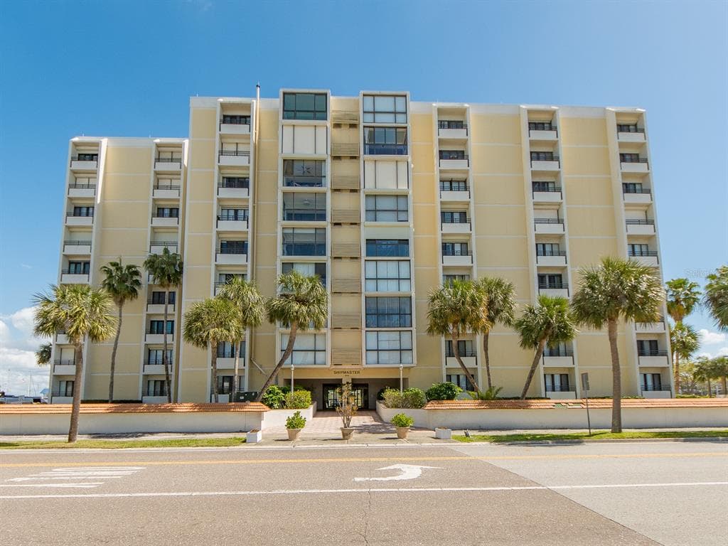 800 S GULFVIEW BOULEVARD UNIT 907 CLEARWATER BEACH, FL 33767