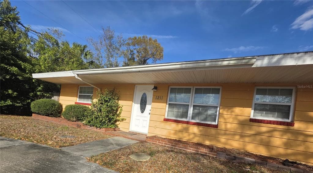 1211 S LAKE DRIVE CLEARWATER, FL 33756
