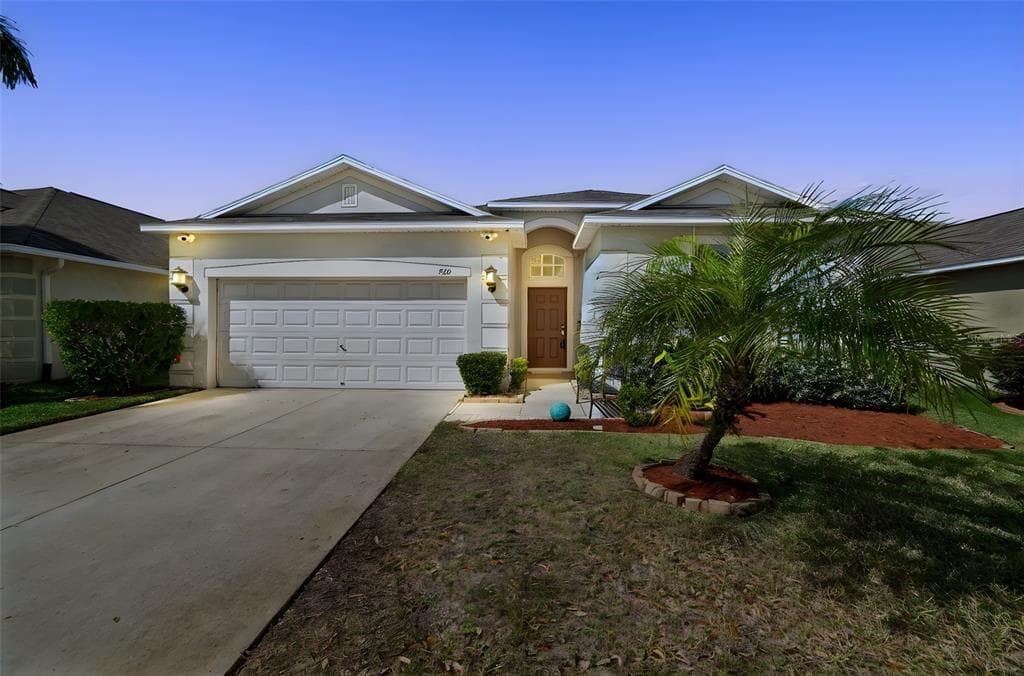 920 PEREGRINE HILL PLACE RUSKIN, FL 33570