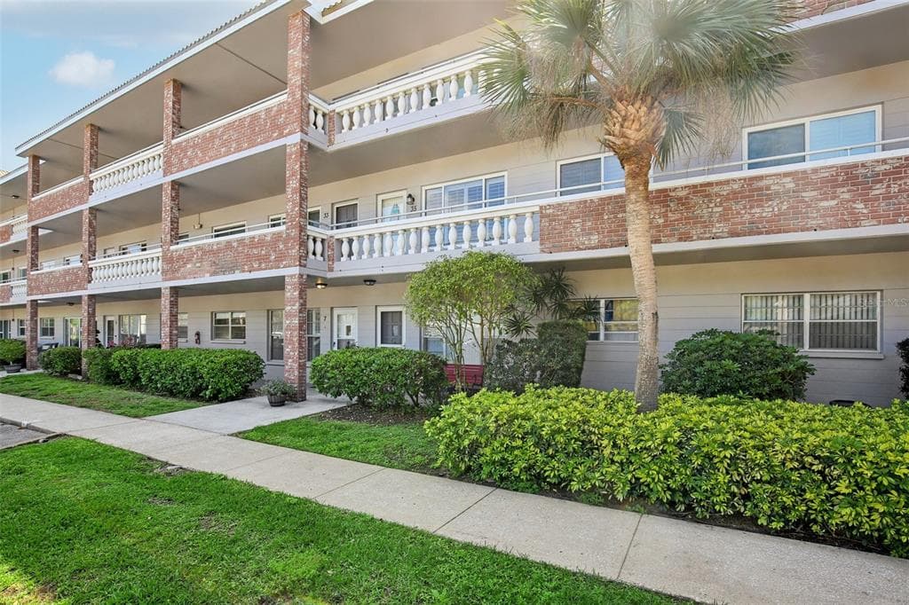 2461 RHODESIAN DRIVE UNIT 7 CLEARWATER, FL 33763